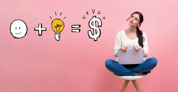 Buena idea es igual a dinero con la mujer usando un ordenador portátil — Foto de Stock