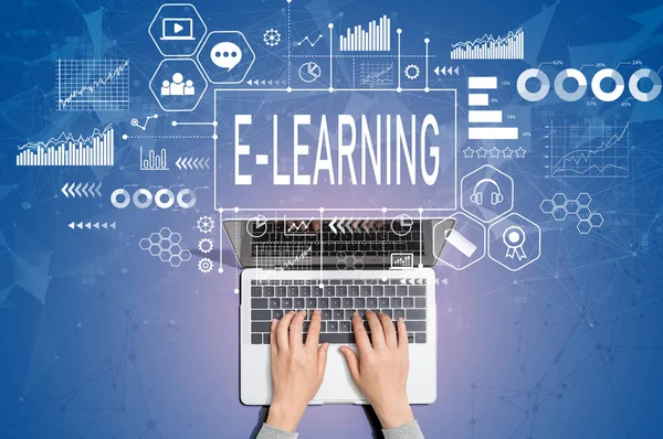 Conceito de e-learning com pessoa usando laptop — Fotografia de Stock