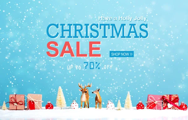 Messaggio di vendita natalizio con renne e regali di Natale — Foto Stock