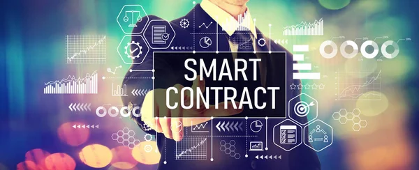 Smart kontrakt koncept med en affärsman — Stockfoto