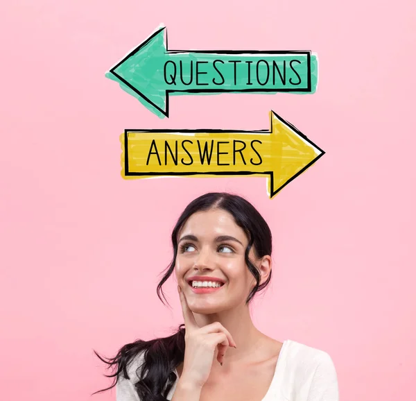 Kérdések és válaszok a fiatal nővel kapcsolatban — Stock Fotó