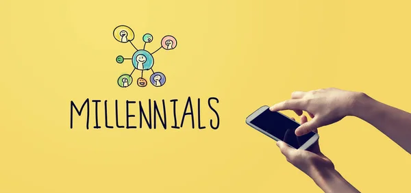 Millennials con persona in possesso di smartphone — Foto Stock