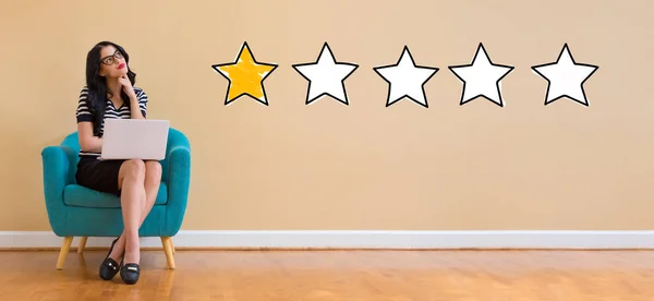 One star rating with woman using a laptop — Stock Photo, Image