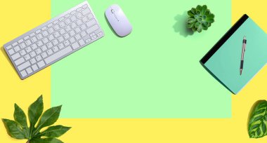 Dizüstü bilgisayar lı bilgisayar klavyesi ve fare