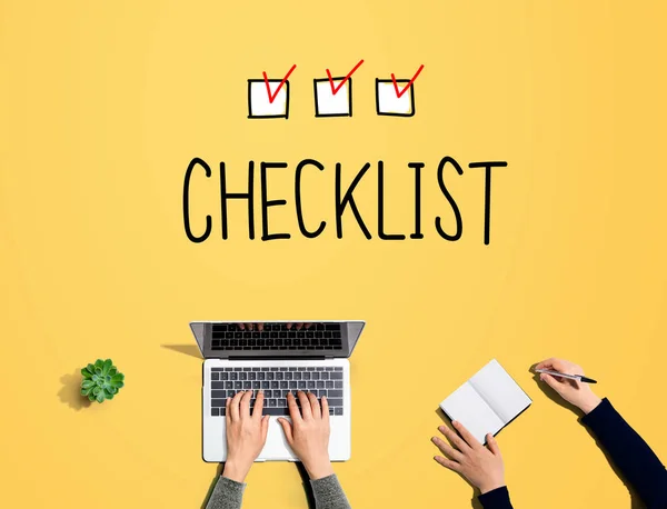 Checklist with people working together — Stock Photo, Image