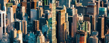 Midtown Manhattan gökdelenlerin havadan görünümü