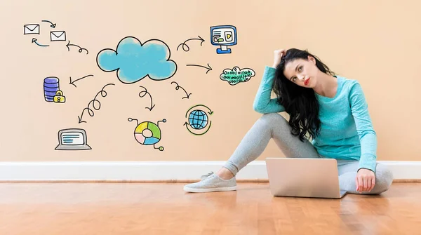 Cloud Computing mit Frau am Laptop — Stockfoto