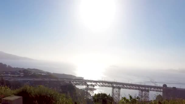 Путешествие по мосту Золотые Ворота в Сан-Франциско — стоковое видео