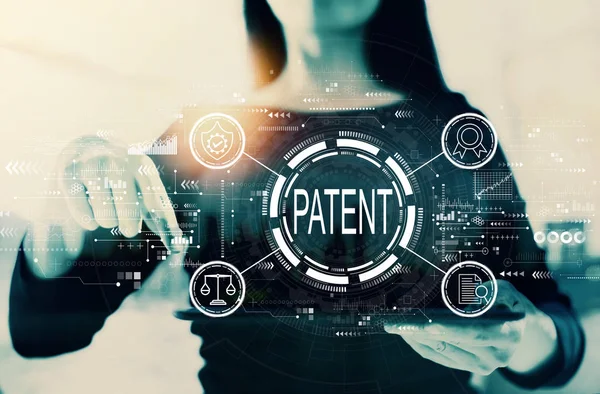 Conceito de patente com empresária — Fotografia de Stock
