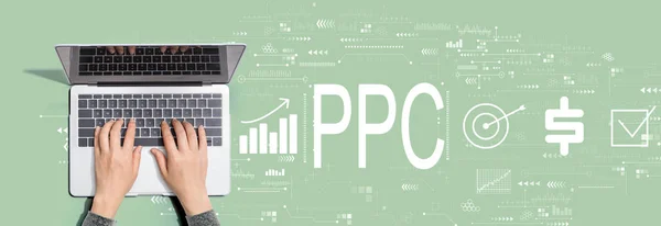 PPC - concepto de pago por clic con la persona que utiliza el ordenador portátil — Foto de Stock