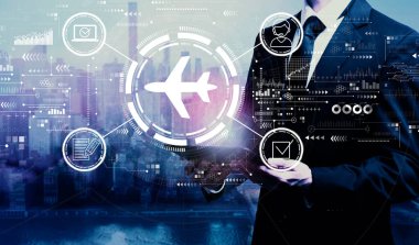 Uçak bileti konsepti iş adamının elinde bir tablet var.