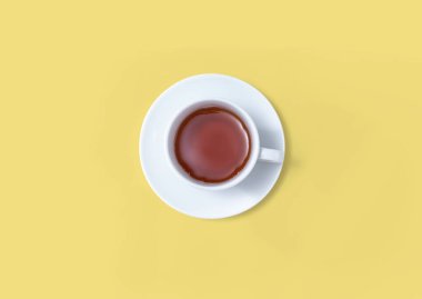 Bir fincan çay içeriz.