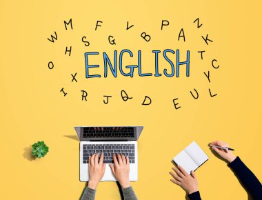 Birlikte çalışan insanlarla İngilizce konsepti öğrenmek