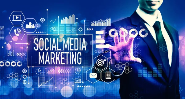 Концепція маркетингу соціальних мереж з бізнесменом — стокове фото