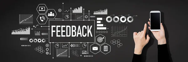 Feedback concept met persoon die een smartphone gebruikt — Stockfoto