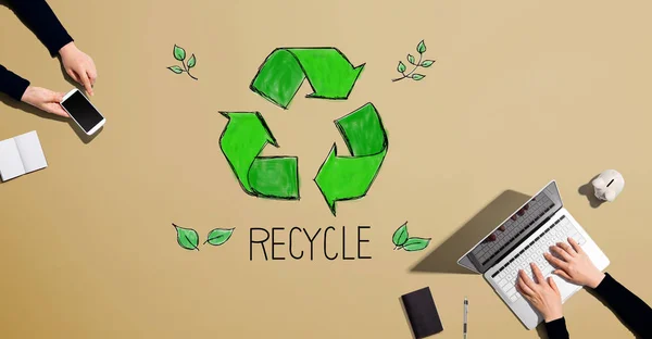 Recycle with people working together — Stockfoto