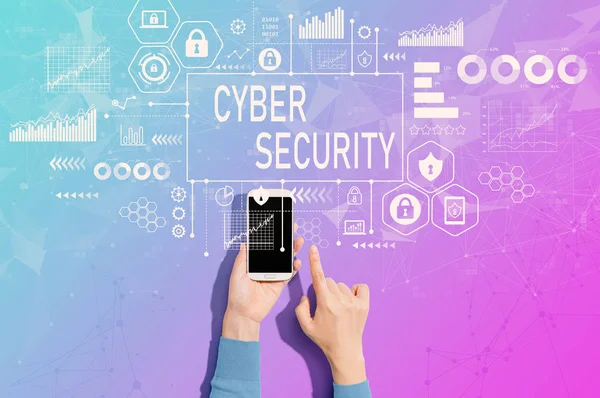 Cyber sikkerhed tema med person ved hjælp af en smartphone - Stock-foto