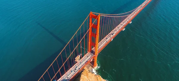 Luchtfoto van de Golden Gate Bridge in San Francisco — Stockfoto