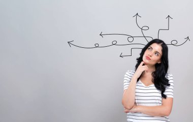 Genç kadın oklarla fikir