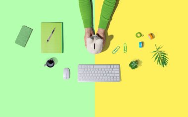 Kumbarası olan biri.