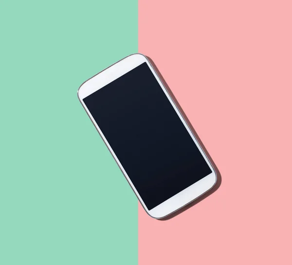 Smartphone biały z czarnym ekranem — Zdjęcie stockowe