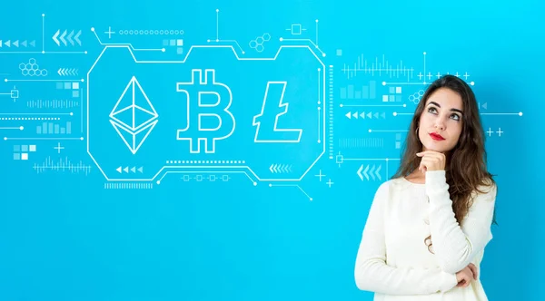 Kryptowährung - Bitcoin, Ethereum, Litecoin mit junger Frau — Stockfoto