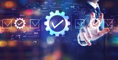 İş adamıyla kalite kontrol onayı