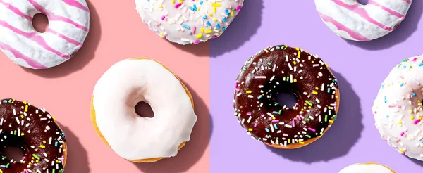 Verzameling van heerlijke donuts bovenaanzicht — Stockfoto