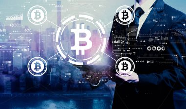 Bitcoin temalı ve elinde tablet olan bir işadamı