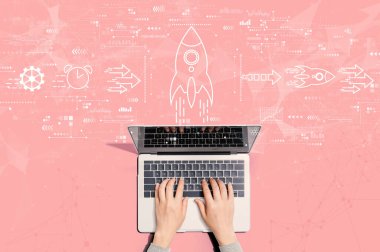 Dizüstü bilgisayar kullanan kişide hızlı büyüme kavramı