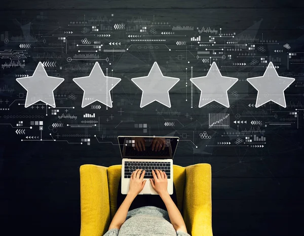 Rating star concept with person using a laptop — Stock Photo, Image
