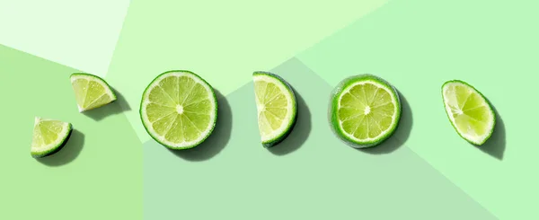 Świeże zielone limonki nad głową — Zdjęcie stockowe