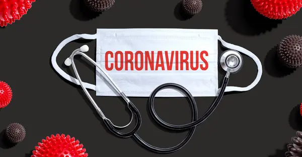 Tema Coronavirus dengan masker dan stetoskop — Stok Foto