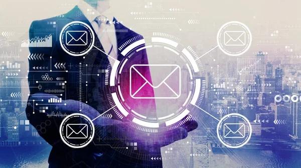 E-mail concept met zakenman — Stockfoto