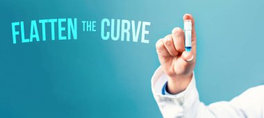 Eğri temasını laboratuvar şişesi tutan bir doktorla düzleştir