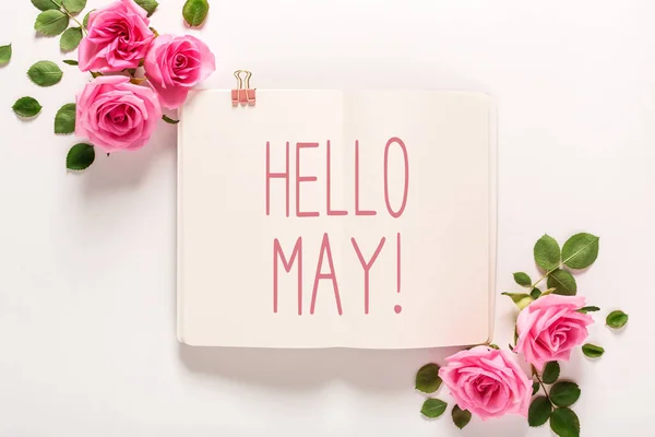 Hello May üzenet rózsákkal és levelekkel — Stock Fotó