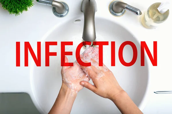 Infektion tema med person tvätta händerna — Stockfoto