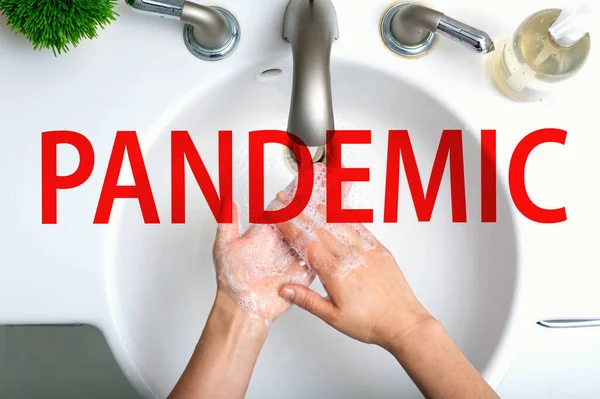 Pandemische thema met persoon wassen van hun handen — Stockfoto