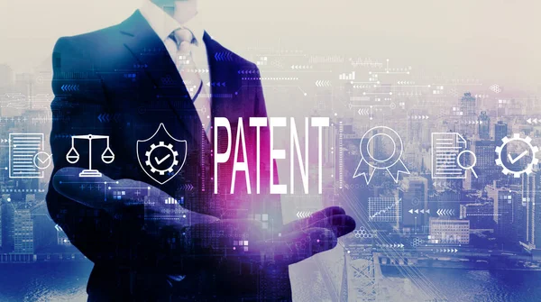 Concepto de patente con empresario — Foto de Stock