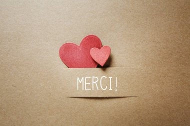 Merci - Fransız dilinde küçük kalplerle teşekkür ederiz