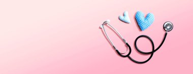 Kalp ve steteskoplu sağlık çalışanları takdir teması