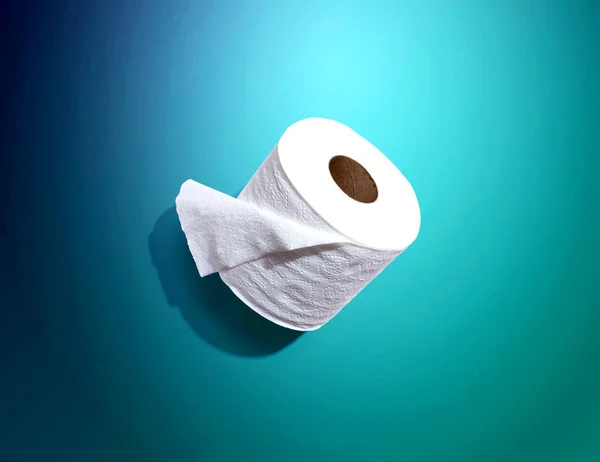 Eine Rolle Toilettenpapier über dem Kopf — Stockfoto