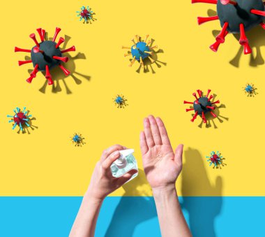 Salgın gribi olan dezenfektan jeli uygulanıyor.