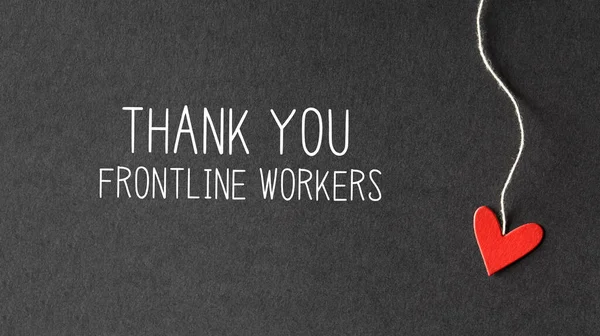 Merci Frontline Workers message avec des cœurs en papier — Photo