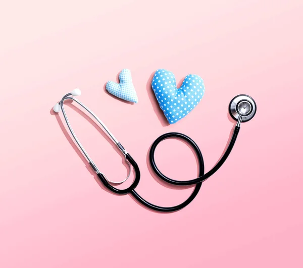 Tema de valorização do trabalhador médico com corações e estetoscópio — Fotografia de Stock