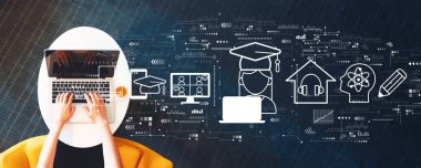 Bir dizüstü bilgisayar kullanan kişi ile uzaklık öğrenme teması