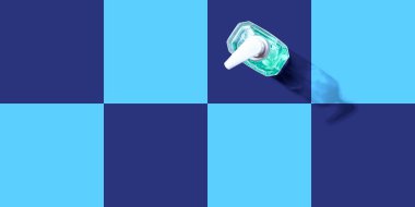 Dezenfektan şişesi.