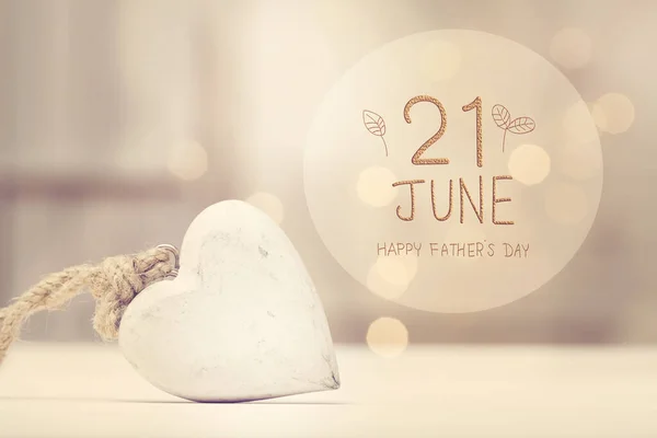 Mensagem do Dia dos Pais com um coração branco — Fotografia de Stock