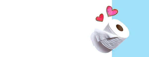 Toilettenpapier mit Herz — Stockfoto