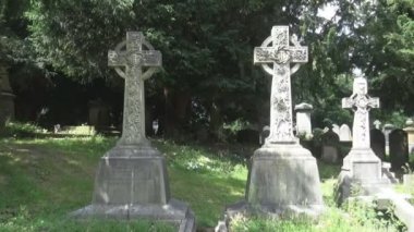 2 celtic haçlar